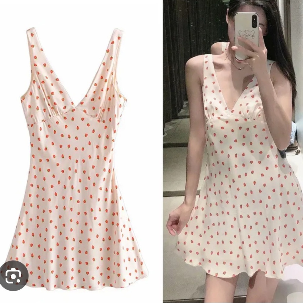 Mi Ami strawberry satin shift dress small EUC 🍓